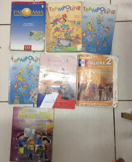 كتب فرنساوي متنوعة ومفيدة ورخيصة