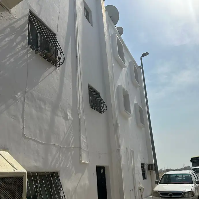 عمارة للبيع ب مليون ونص في موقع مميز جدا قريب من المطار وشا