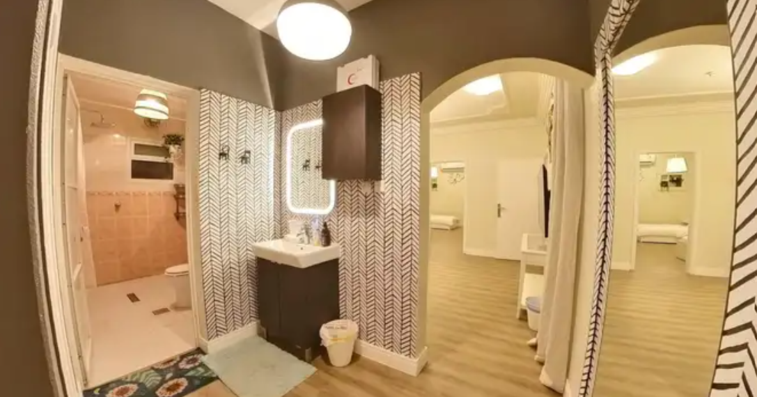 3-bedroom apartment with a hall and a large kitchen, furnished for monthly rent and daily rent